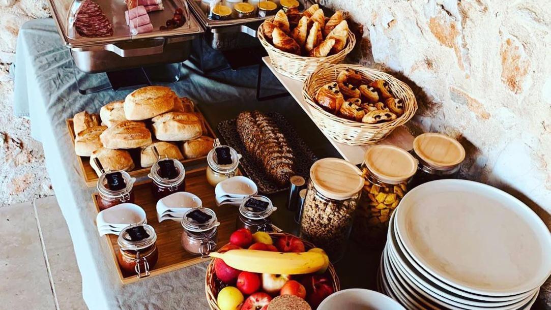 Bed and Breakfast Domaine De La Citerne Nans-les-Pins Exterior foto