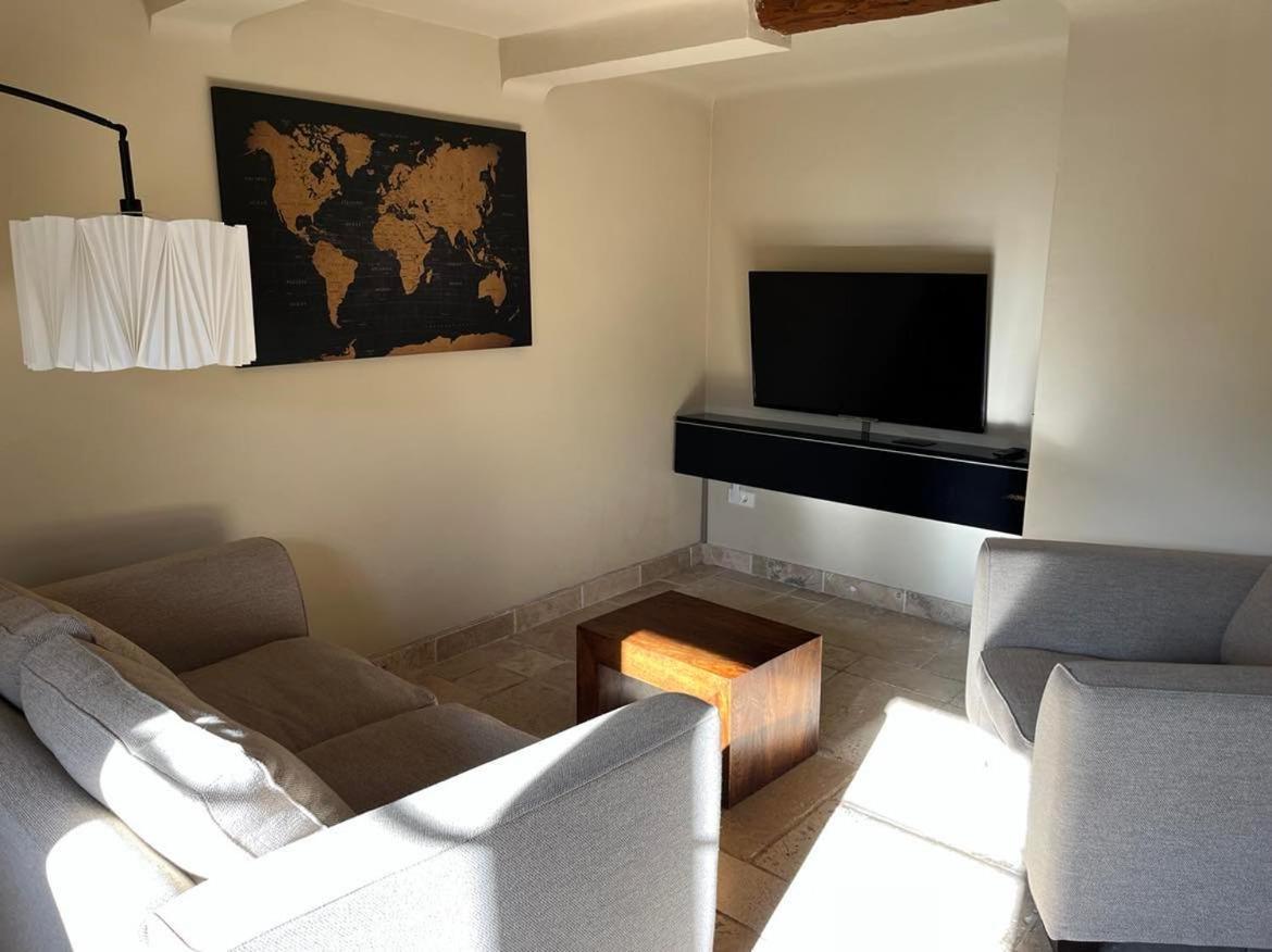 Bed and Breakfast Domaine De La Citerne Nans-les-Pins Zimmer foto